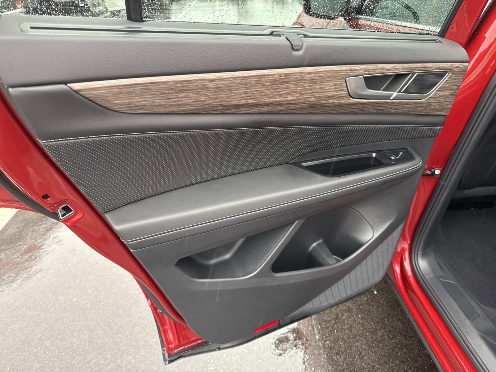 Certified 2025 Volkswagen Atlas SEL image 19