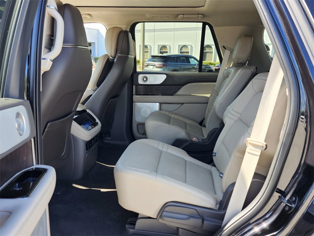 Certified 2022 Lincoln Navigator Reserve image 4