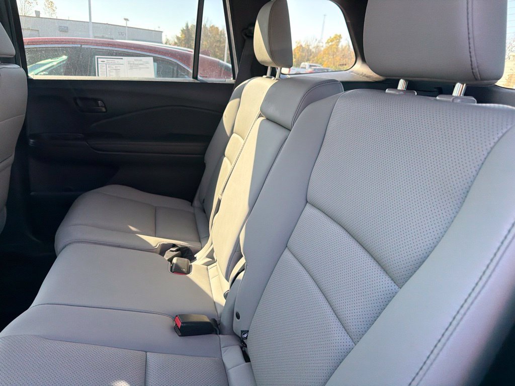 Used 2023 Honda Passport EX-L image 9