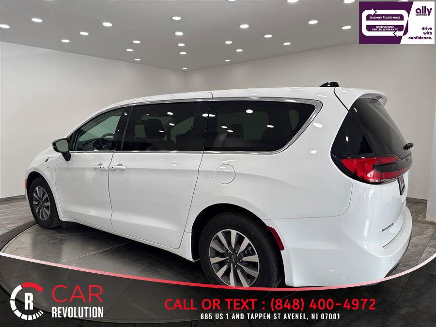 Used 2024 Chrysler Pacifica Limited FWD image 5