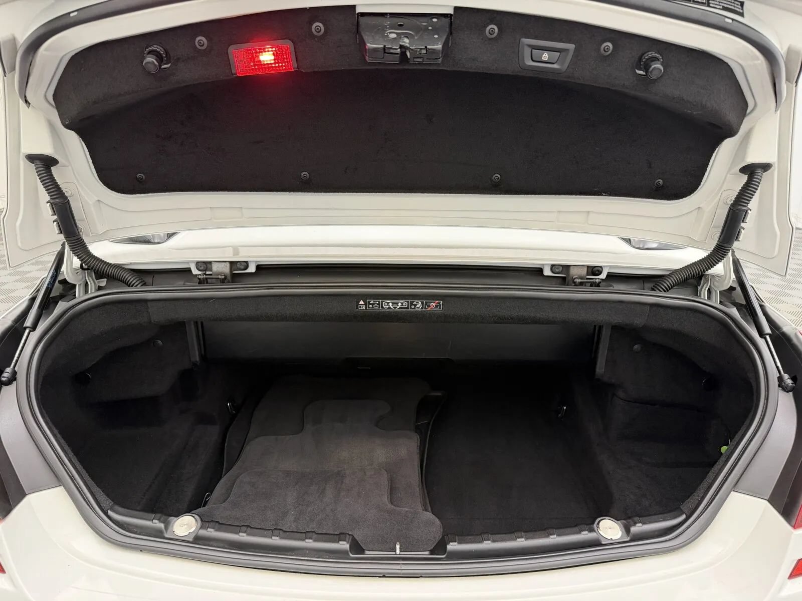 Used 2014 BMW M6 Convertible RWD image 32