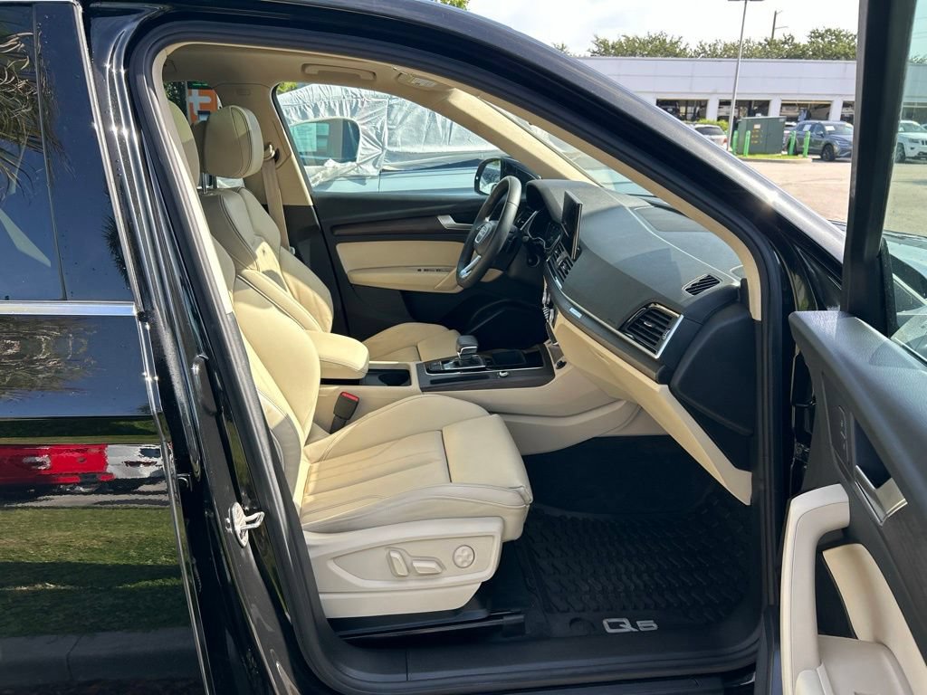 Used 2024 Audi Q5 2.0T Premium w/ Convenience Package AWD/4WD image 41
