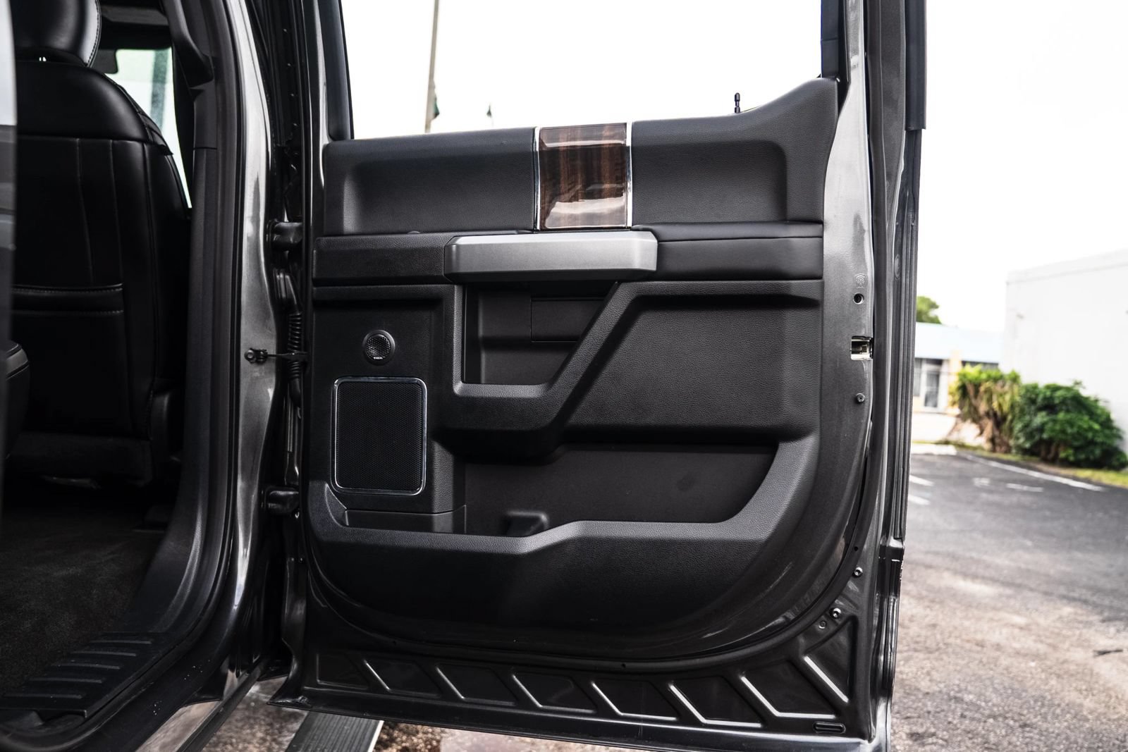 Used 2017 Ford F250 Platinum w/ Platinum Ultimate Package AWD/4WD image 22