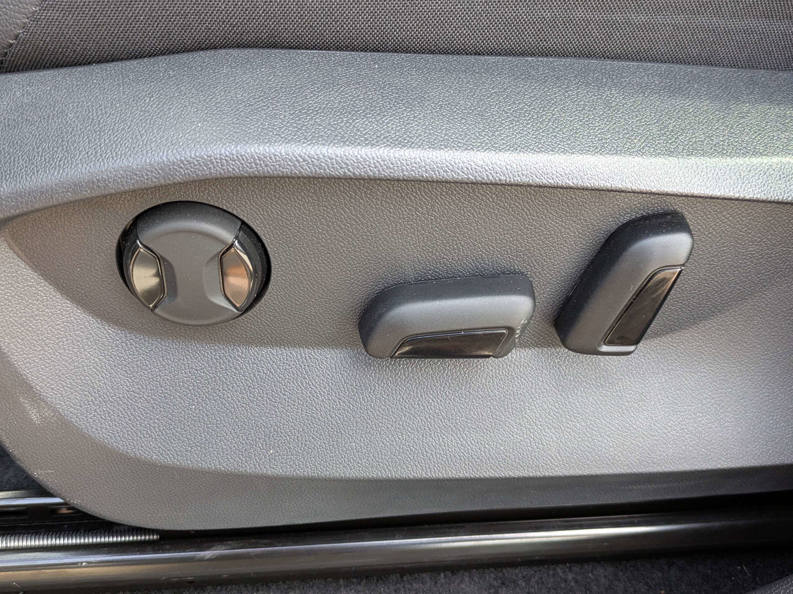 Used 2024 Volkswagen Tiguan SE R-Line image 21