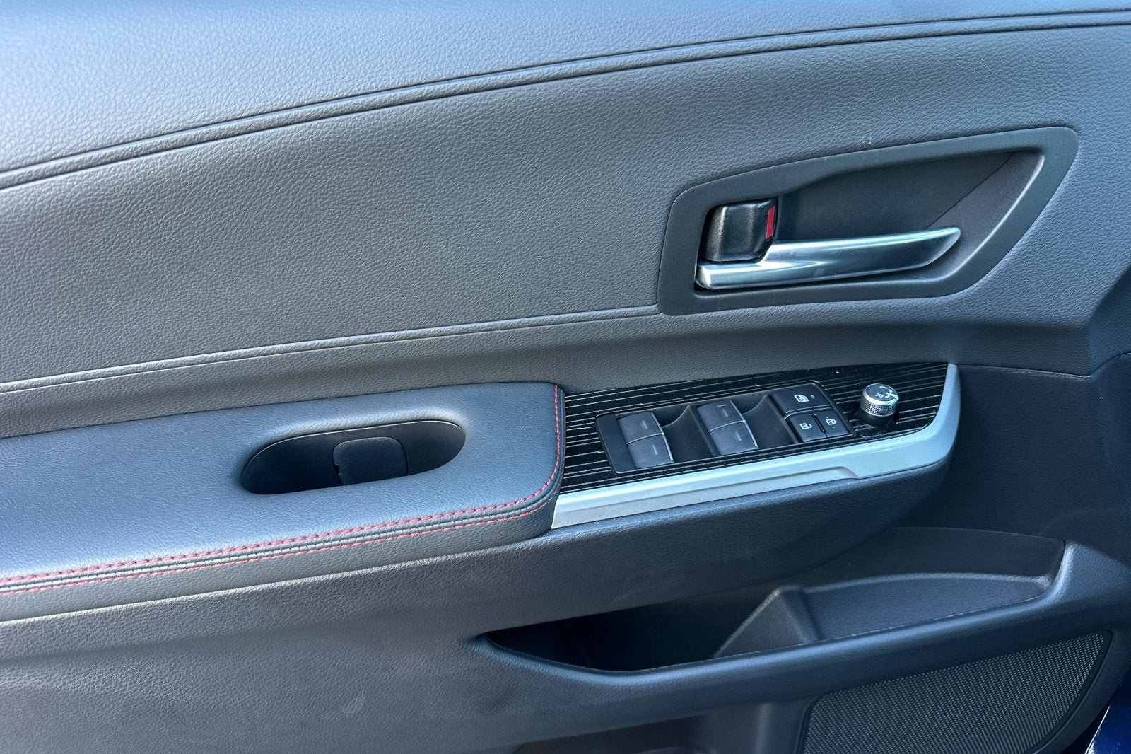 New 2026 Toyota Sienna XSE FWD image 12