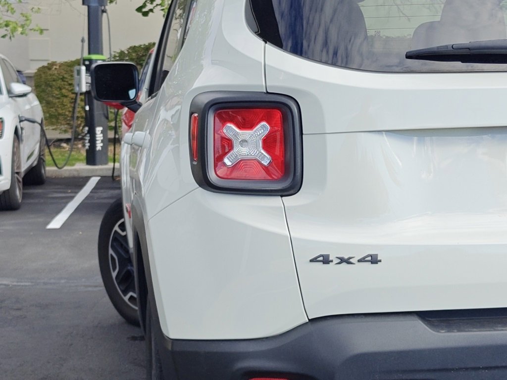 Used 2016 Jeep Renegade Trailhawk image 35