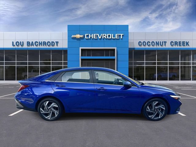 Used 2025 Hyundai Elantra SEL FWD image 9