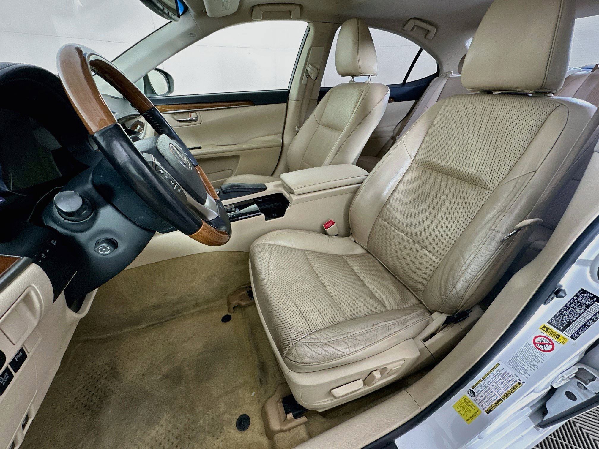 Used 2015 Lexus ES 300h w/ Navigation System Package FWD image 13