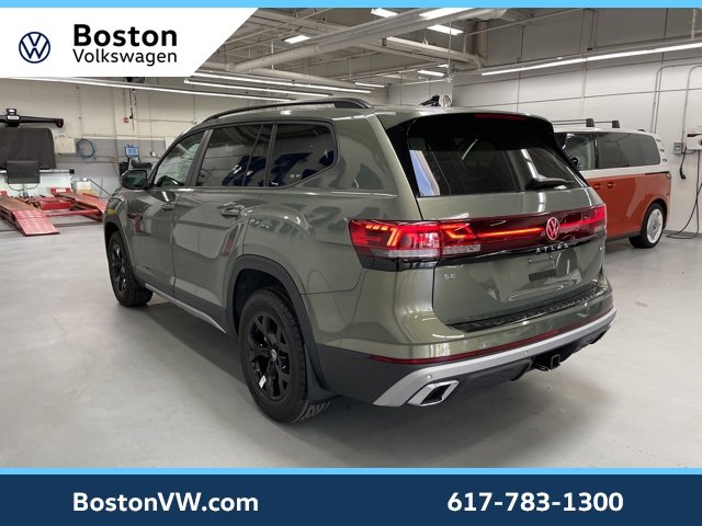 New 2026 Volkswagen Atlas Peak Edition image 2