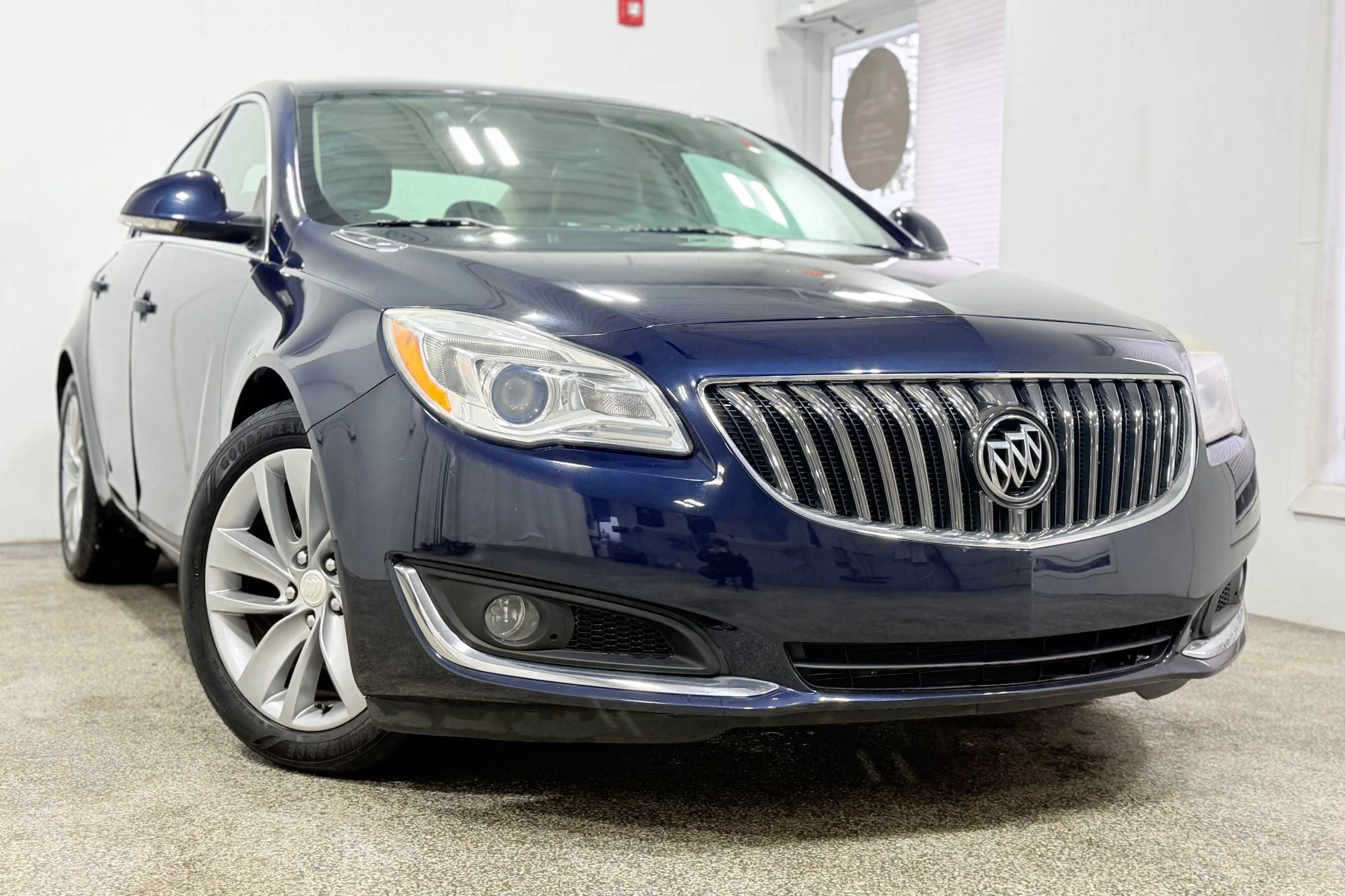 Used 2015 Buick Regal FWD image 3