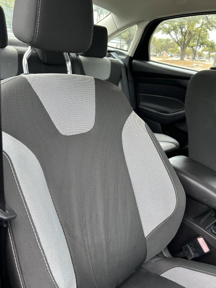 Used 2012 Ford Focus SE w/ SE Sport Pkg image 43