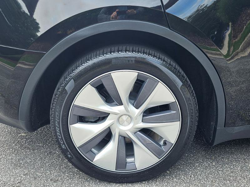 Used 2024 Tesla Model Y Long Range AWD/4WD image 16