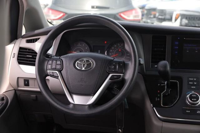 Used 2017 Toyota Sienna L FWD image 20