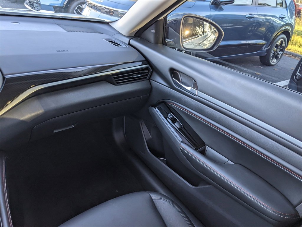 Used 2023 Nissan Altima 2.5 SR w/ SR Premium Package image 13
