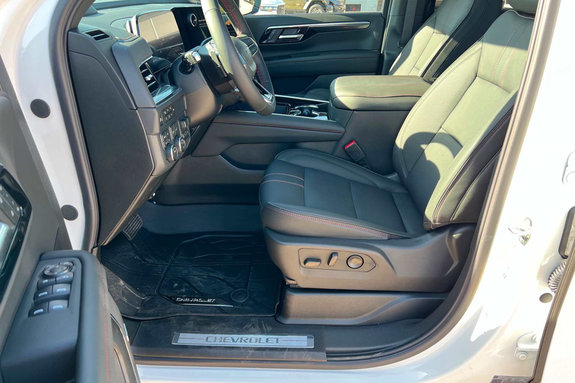 New 2026 Chevrolet Suburban RST w/ Comfort Package AWD/4WD image 19