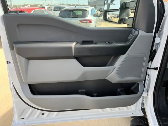New 2024 Ford F550 4x4 Regular Cab Super Duty image 18