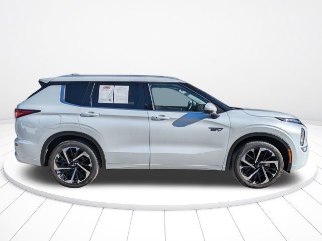 Used 2023 Mitsubishi Outlander SEL AWD/4WD image 3