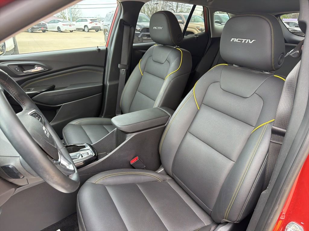 Used 2024 Chevrolet Trax ACTIV w/ Sunroof Package image 9