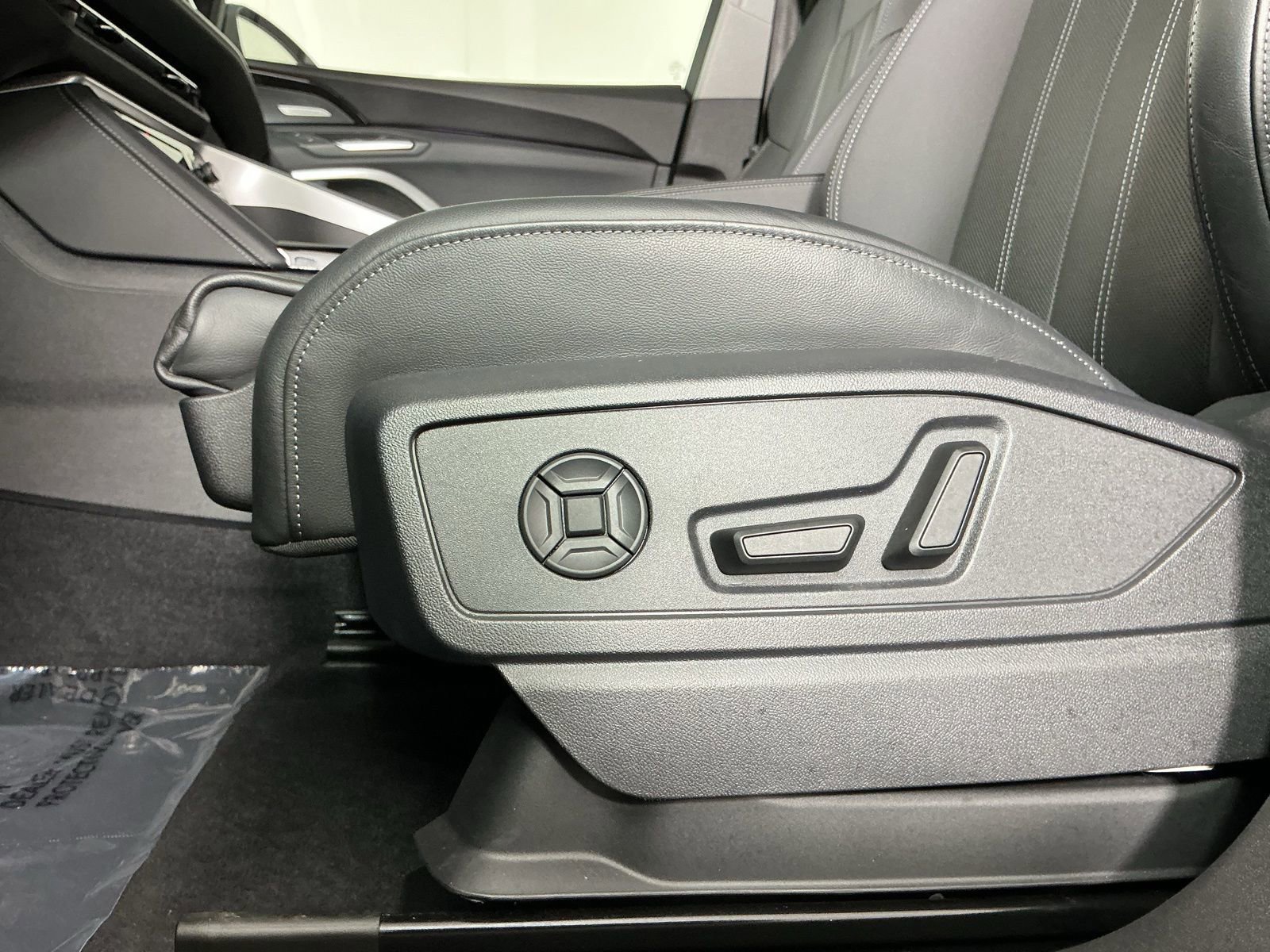 Used 2025 Audi Q5 Premium Plus w/ Premium Plus image 16