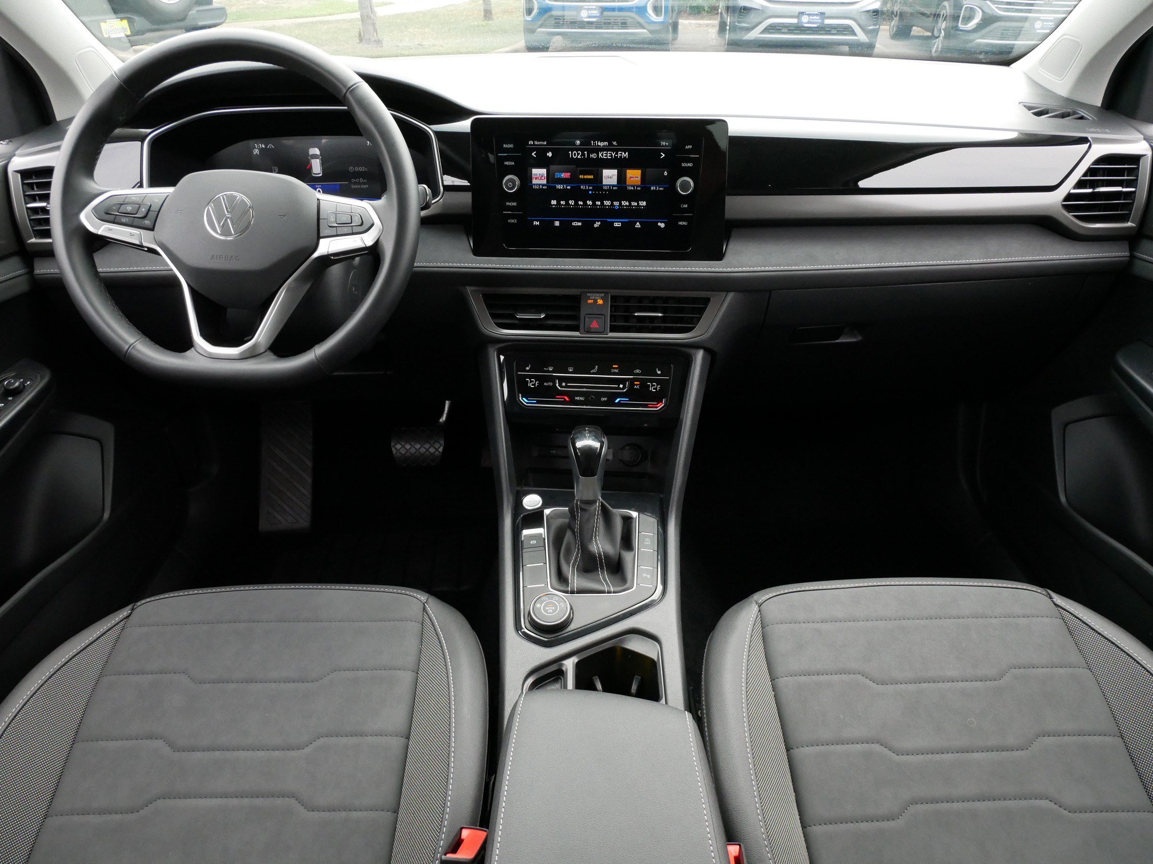 Certified 2025 Volkswagen Taos SE AWD/4WD image 10