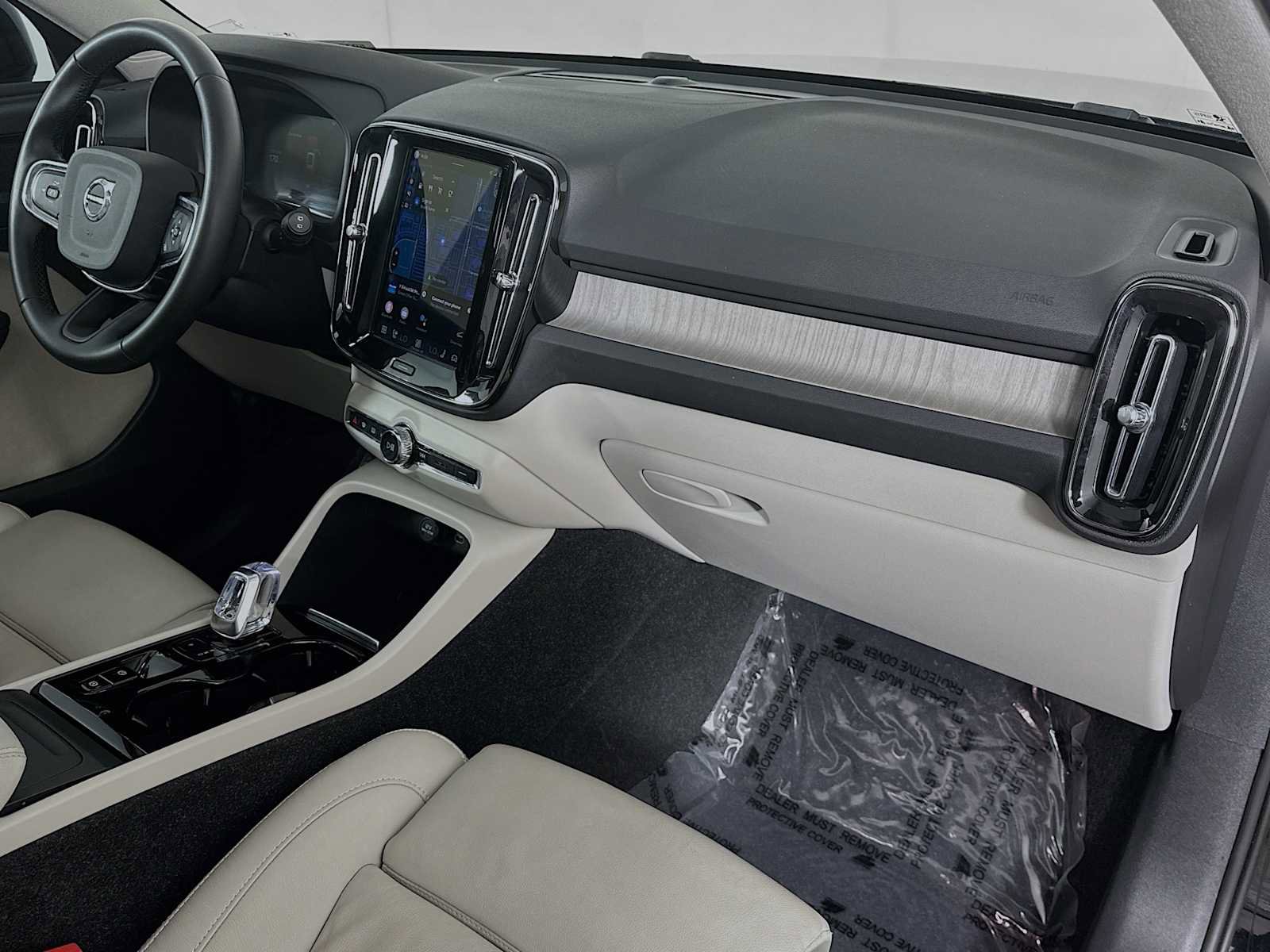 Used 2023 Volvo XC40 B5 Plus w/ Driver Assist Package image 28