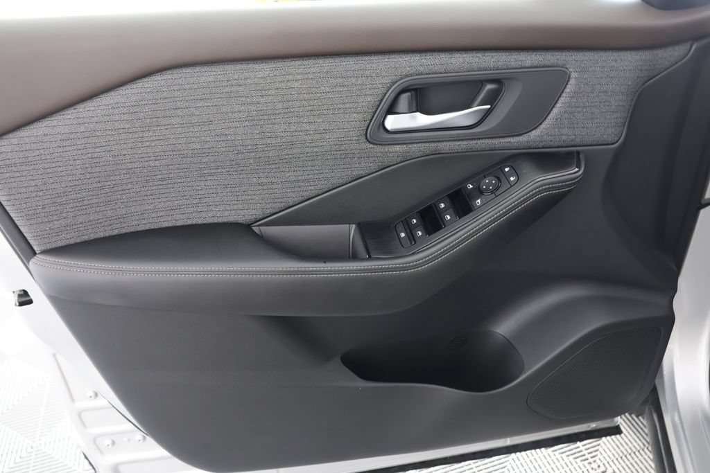 Used 2022 Nissan Rogue SV AWD/4WD image 24