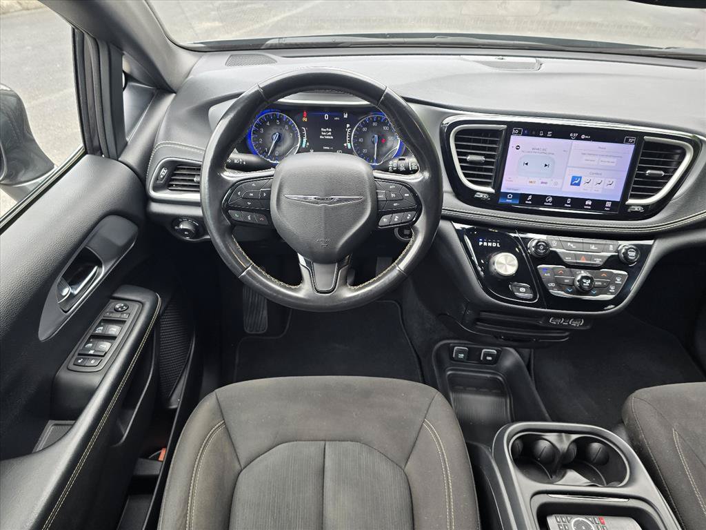 Used 2021 Chrysler Pacifica Touring w/ S Appearance Package FWD image 13