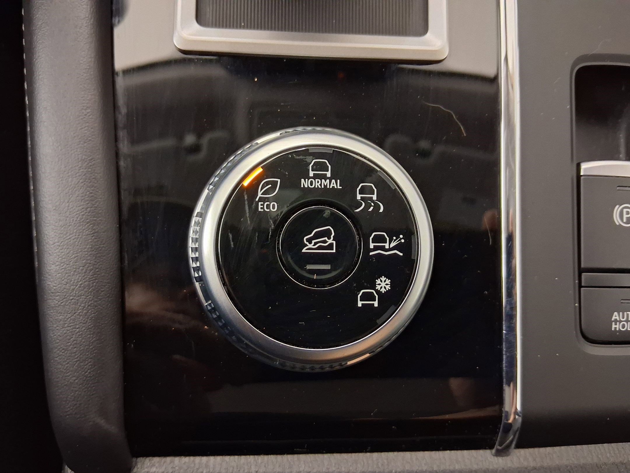 Used 2024 Mitsubishi Outlander SE image 18