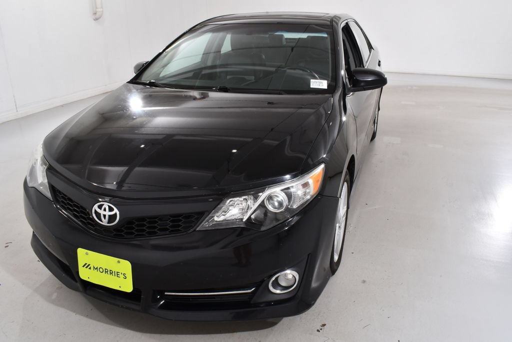 Used 2012 Toyota Camry SE FWD image 2