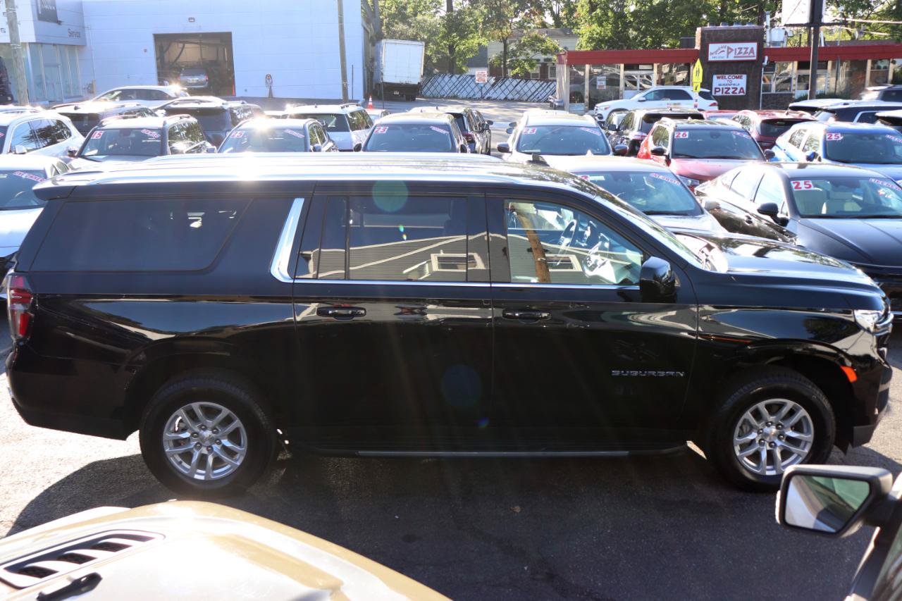Used 2023 Chevrolet Suburban LT AWD/4WD image 6