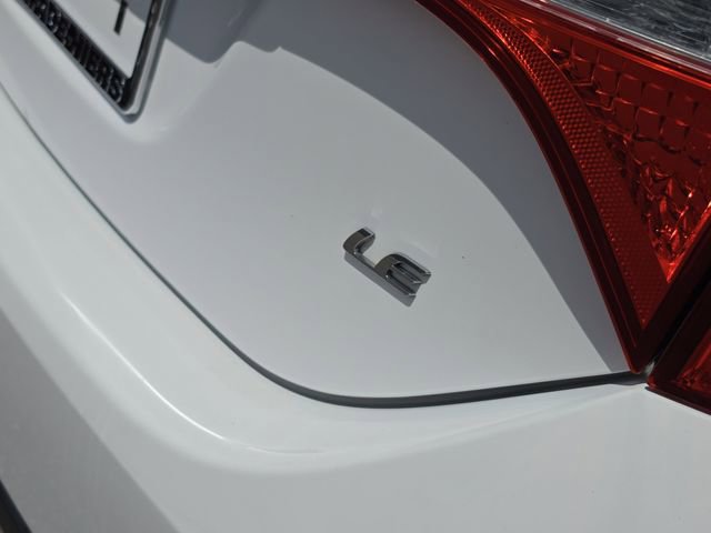 Used 2015 Toyota Corolla LE FWD image 6