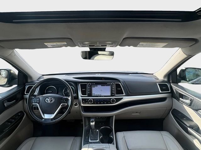 Used 2017 Toyota Highlander XLE image 28