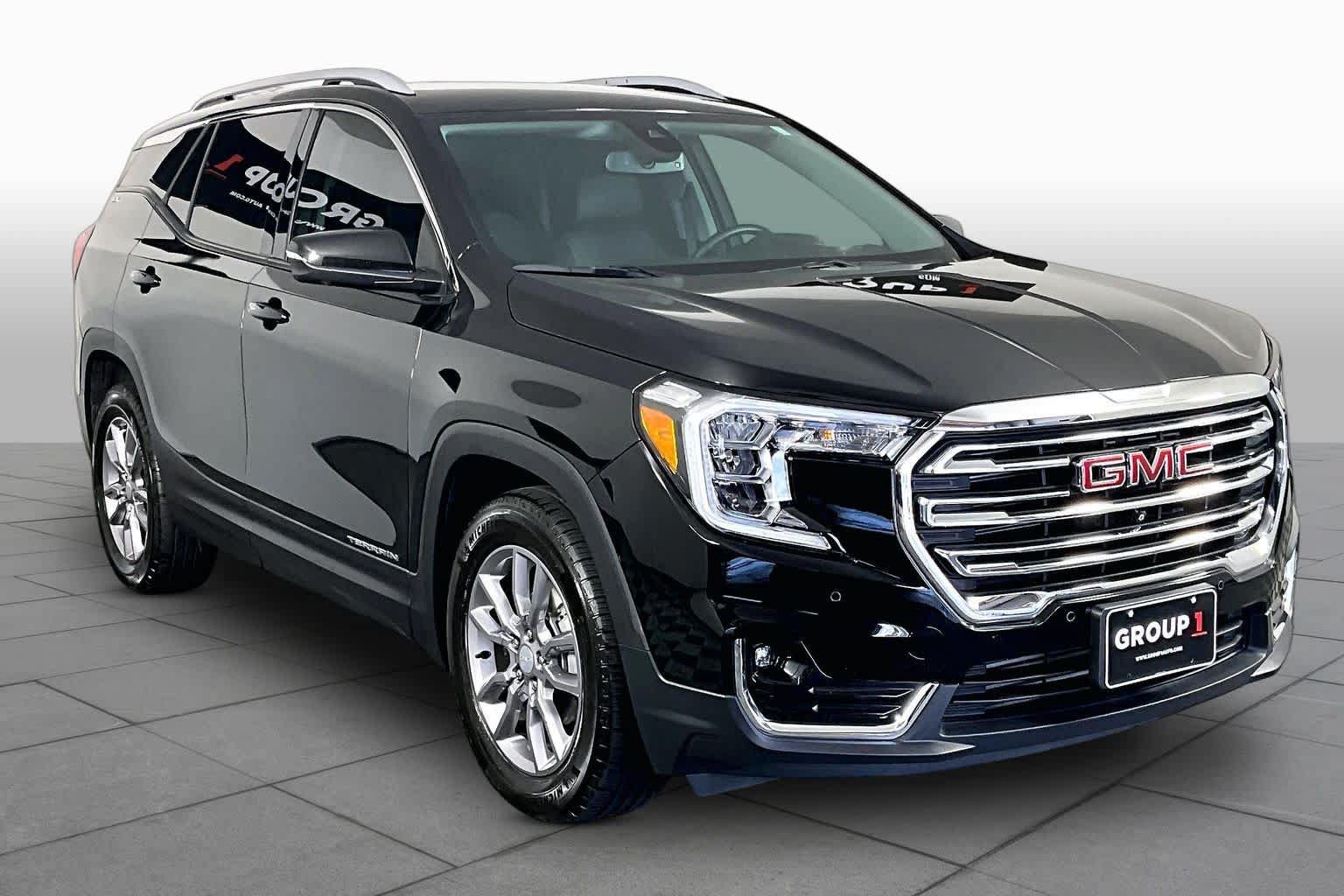 Certified 2024 GMC Terrain SLT w/ Infotainment Package II AWD/4WD image 3