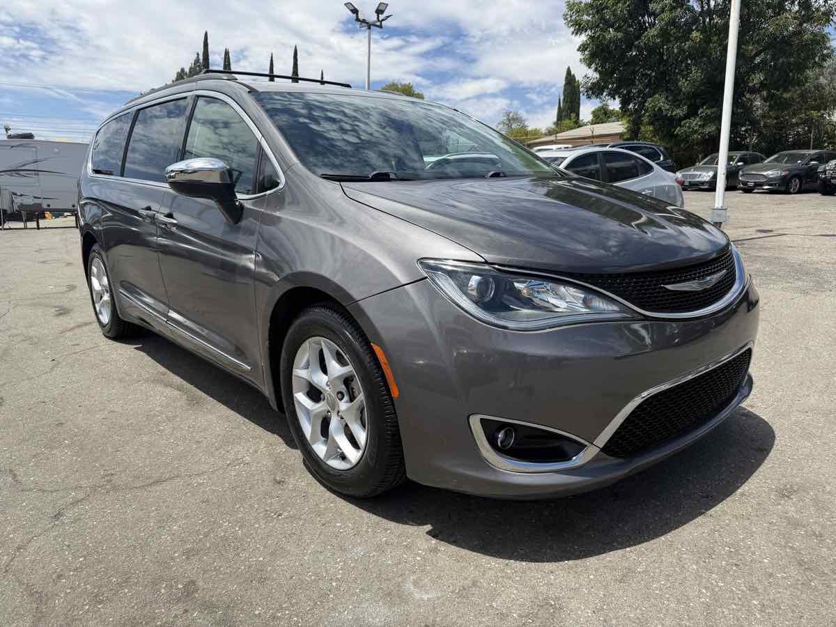 Used 2017 Chrysler Pacifica Touring-L w/ Tire & Wheel Group