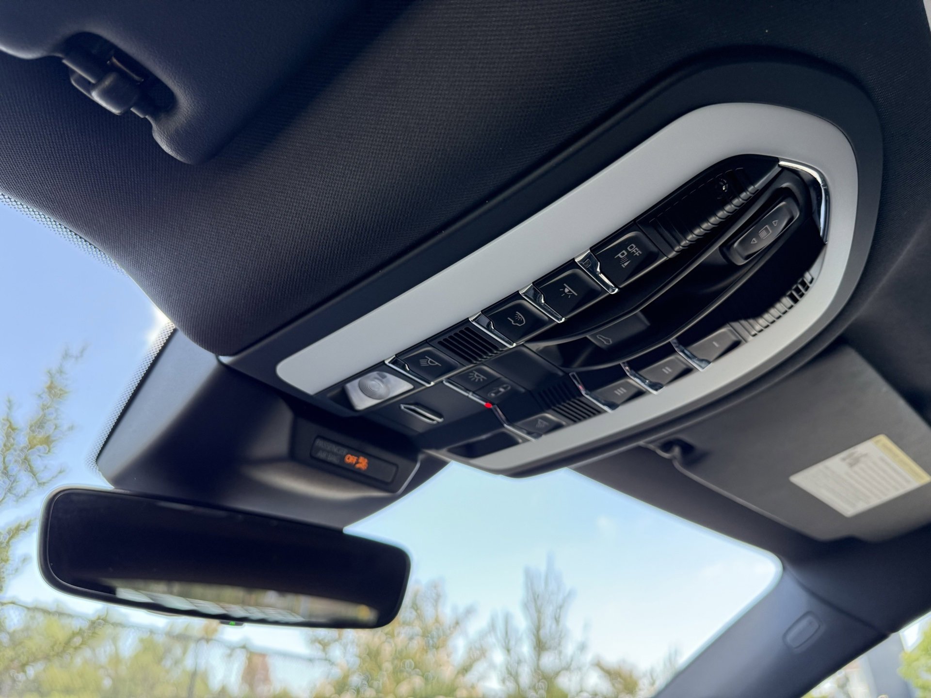 Used 2025 Porsche Macan image 17