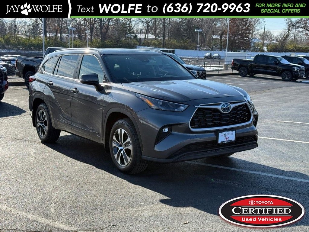 Certified 2024 Toyota Highlander XLE image 1