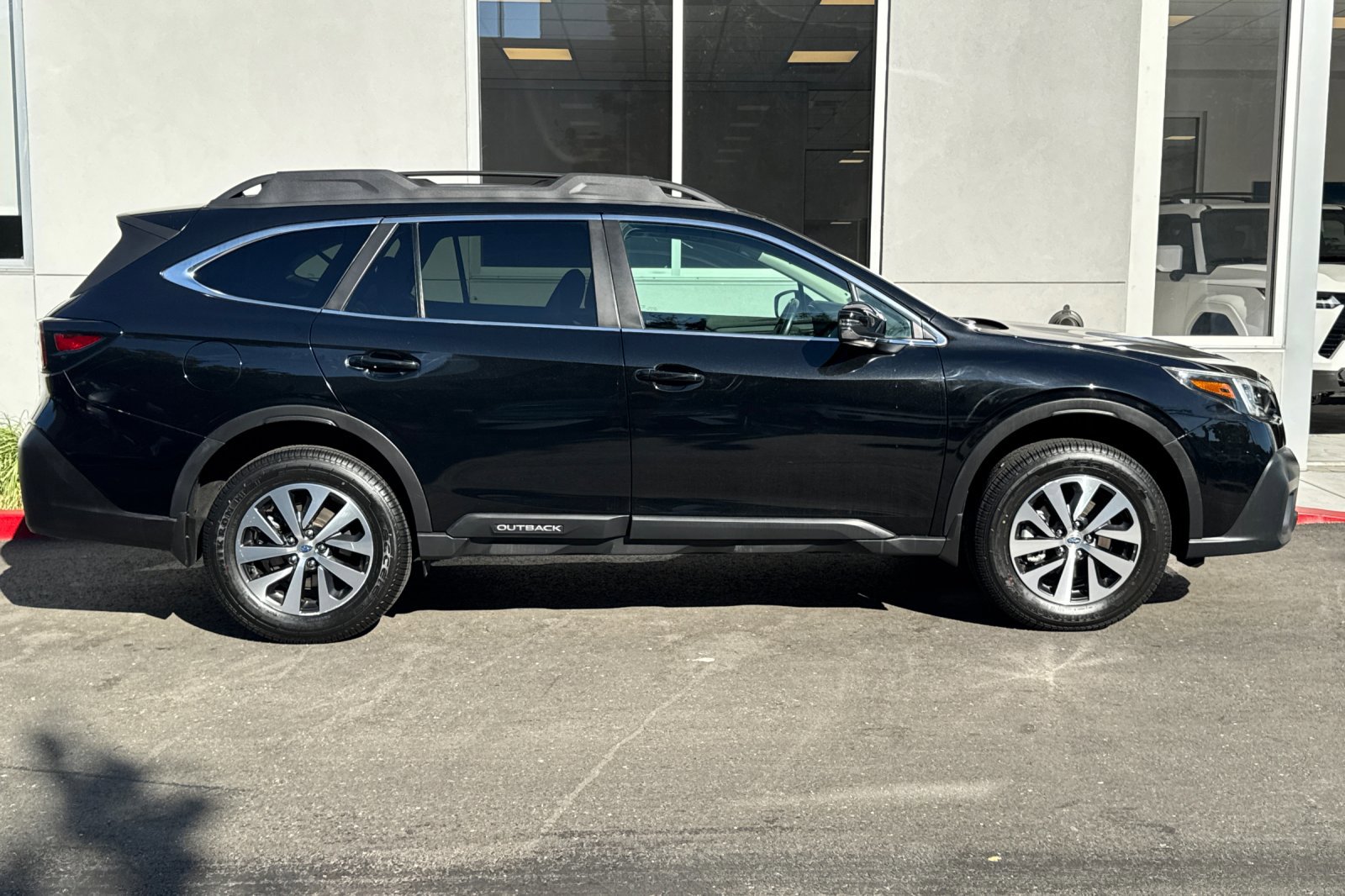 Used 2020 Subaru Outback Premium image 7