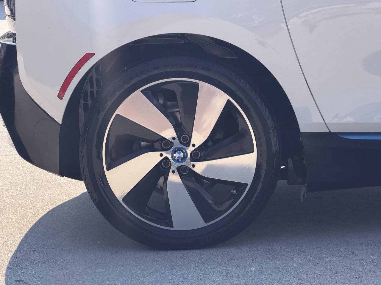 Used 2015 BMW i3 w/ Range Extender RWD image 29