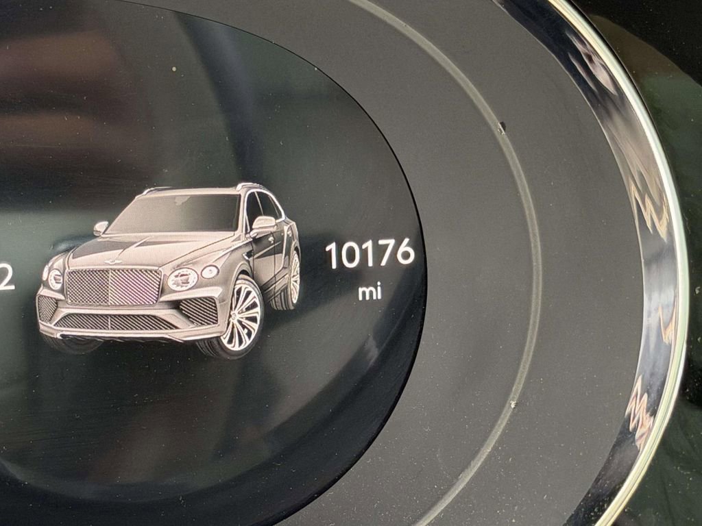 Used 2022 Bentley Bentayga AWD/4WD image 25