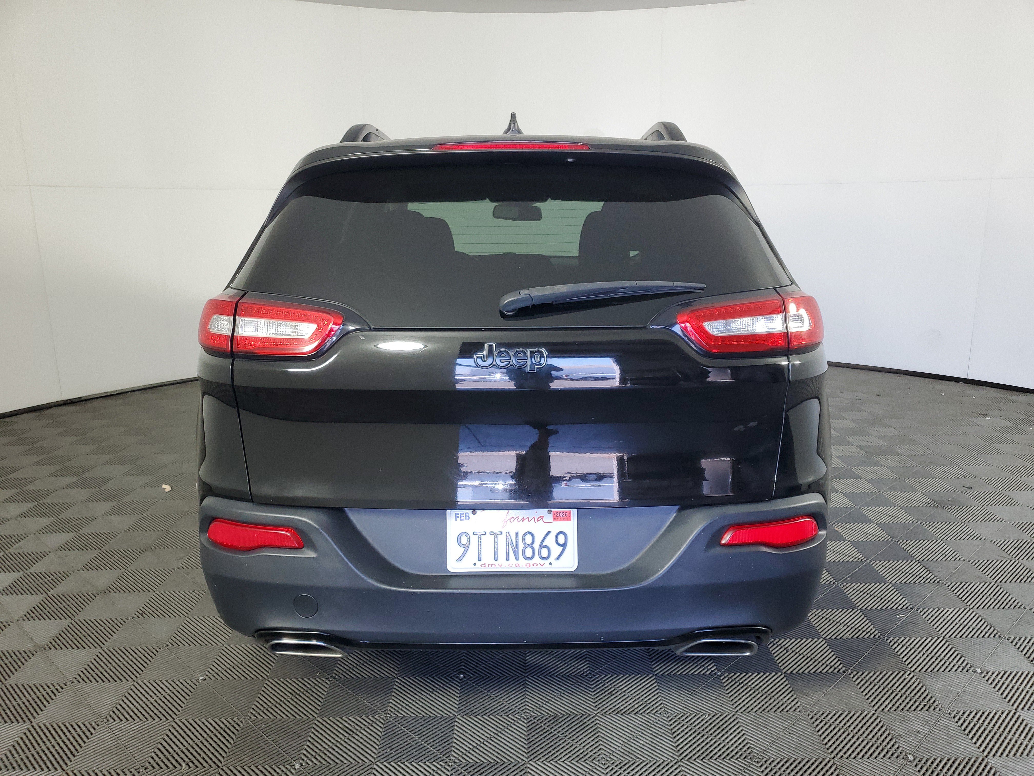 Used 2017 Jeep Cherokee Sport FWD image 5