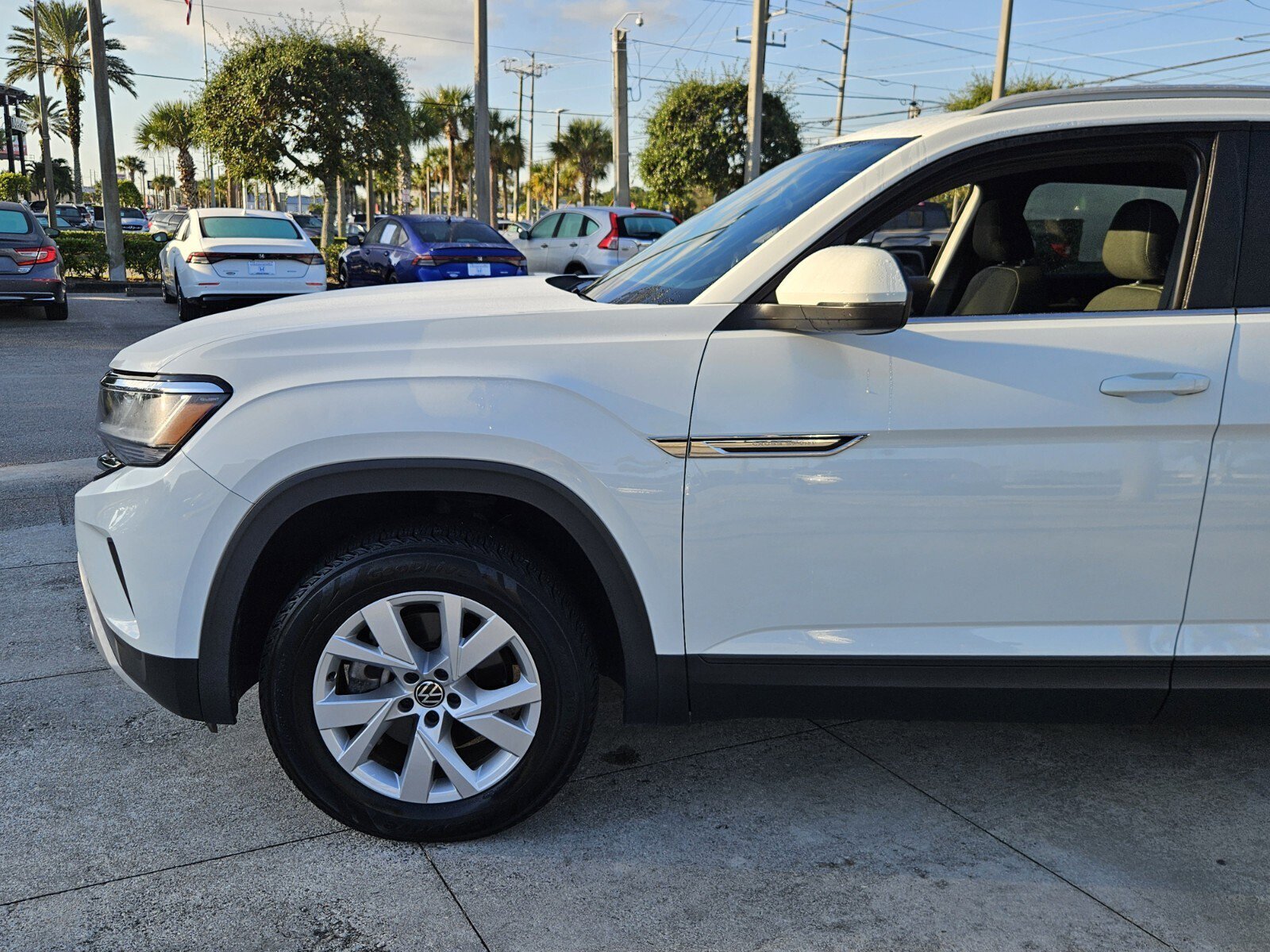Used 2021 Volkswagen Atlas Cross Sport S image 9