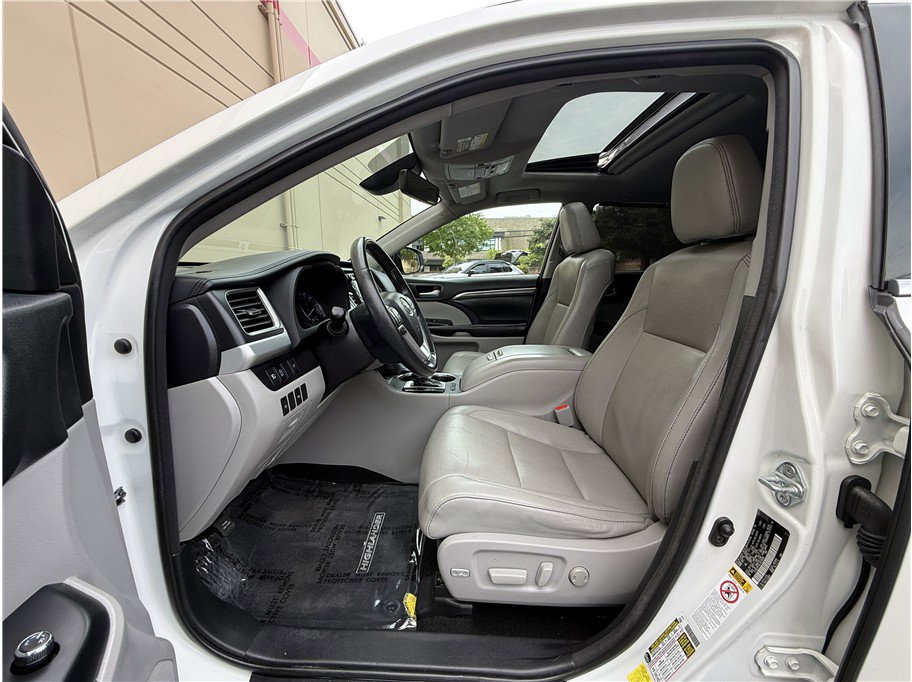 Used 2018 Toyota Highlander Limited AWD/4WD image 10