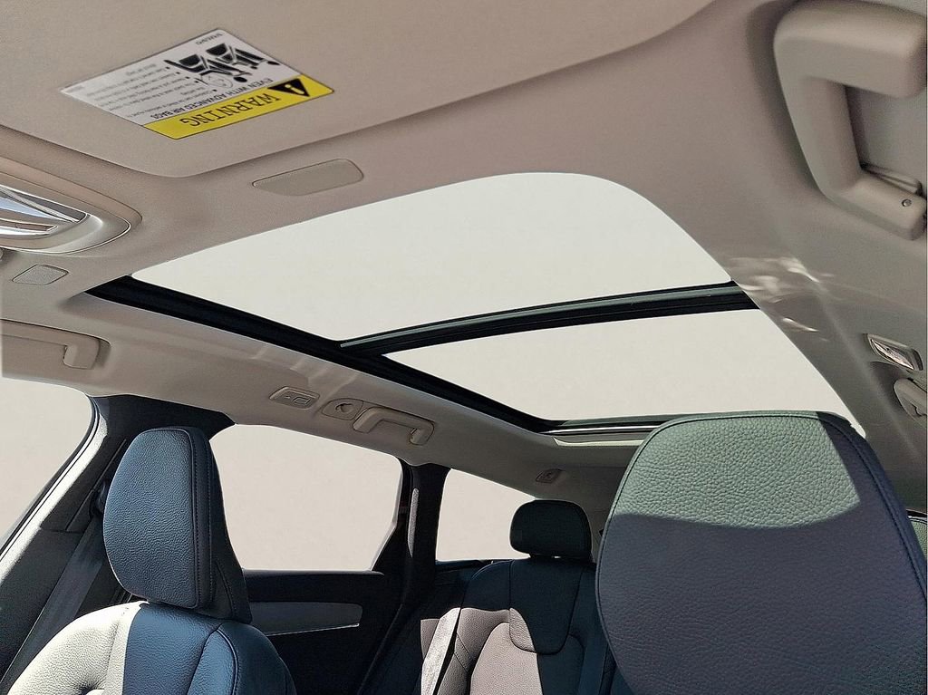 Used 2025 Volvo V90 B6 Cross Country Plus w/ Protection Package Premier image 8