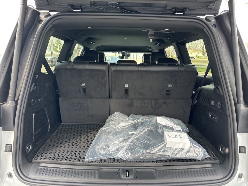 Used 2024 Jeep Wagoneer Series III w/ Rear Seat Video Group 1 image 14