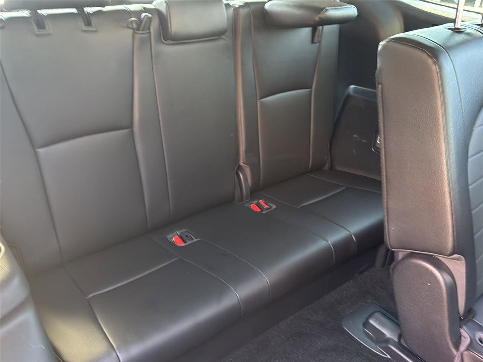 Used 2023 Toyota Highlander XLE AWD/4WD image 34