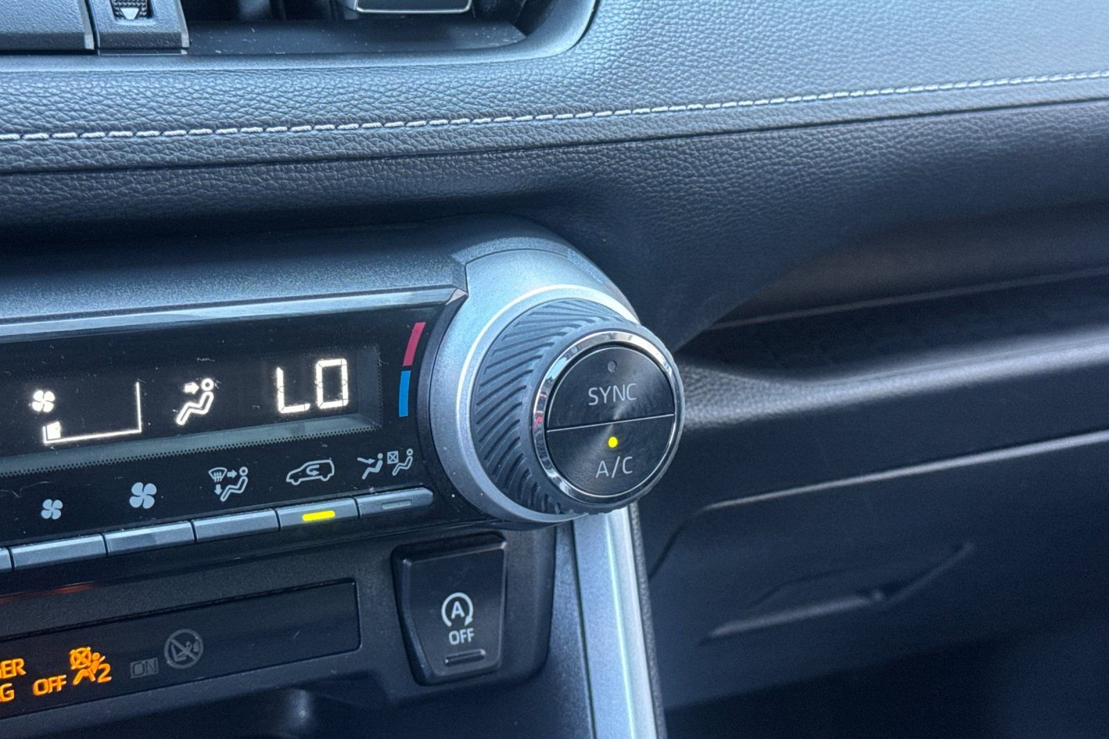 Used 2021 Toyota RAV4 XLE Premium w/ Carpet Mat Package (TMS) image 28