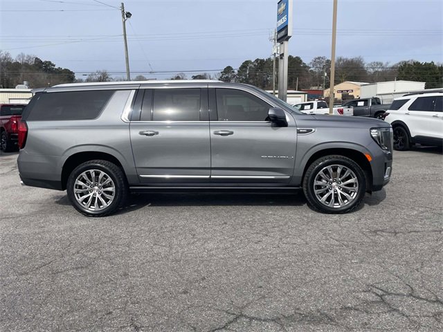 Used 2021 GMC Yukon XL Denali w/ Denali Premium Package image 2