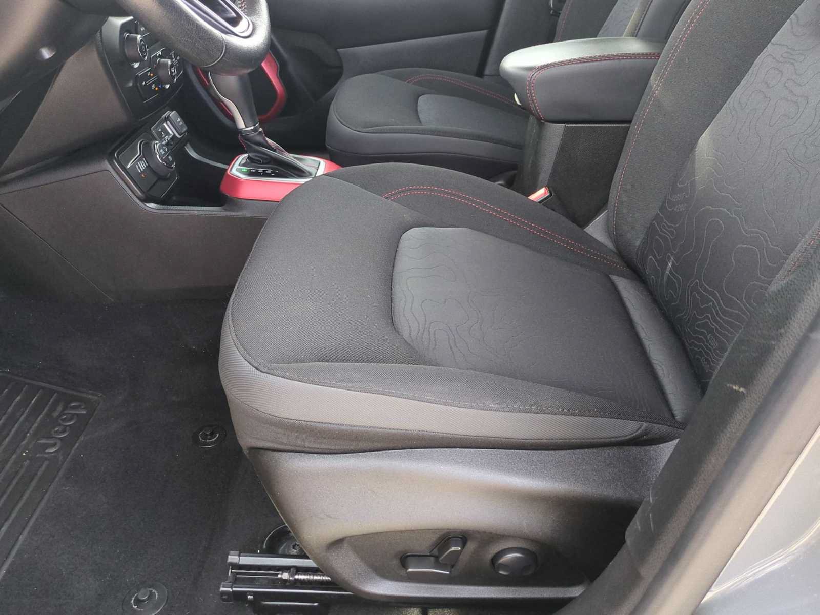 Used 2022 Jeep Renegade Trailhawk AWD/4WD image 19