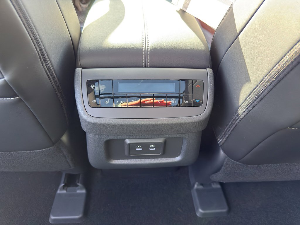 New 2026 Nissan Pathfinder SL image 32