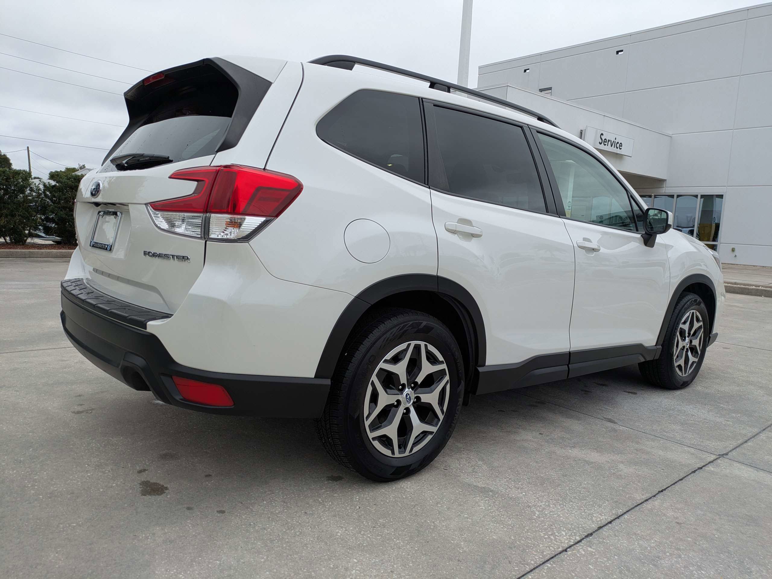 Used 2020 Subaru Forester Premium image 4